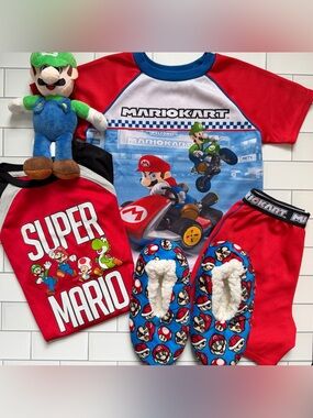 5/6🍄 Super Mario Boys Bundle! Pajama Set, Performance Shirt, Slippers & Stuffie
